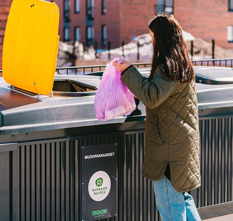 Kangas kannustaa koko naapurustoa kierrättämään – “On tosi hyvä juttu, että muovinkierrätys hoituu omalla pihalla”