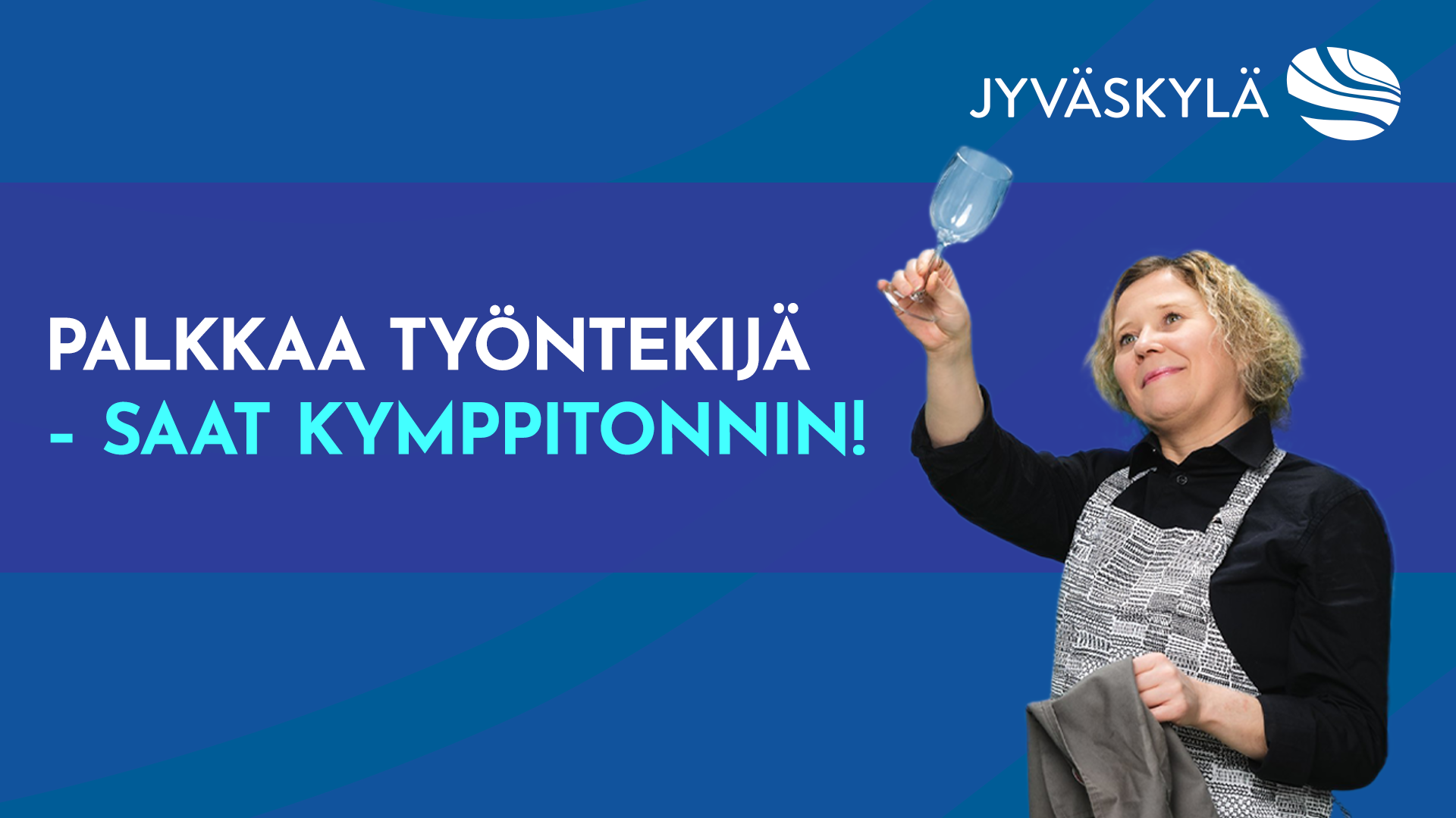 Henkilö pitelee viinilasia, taustalla Jyväskylän logo ja teksti_ Palkkaa työntekijä - saat kymppitonnin!
